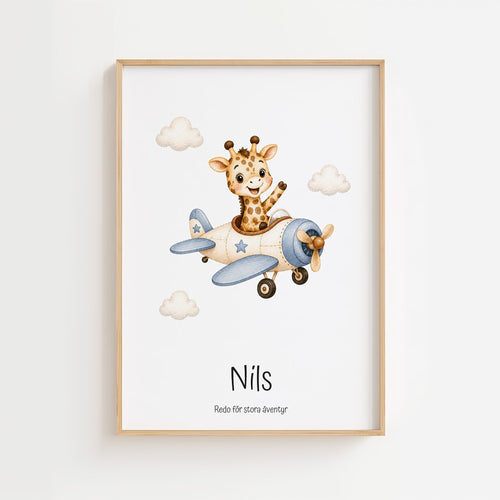 Giraff i flygplan poster med namn för barnrummet – Lillestudio
