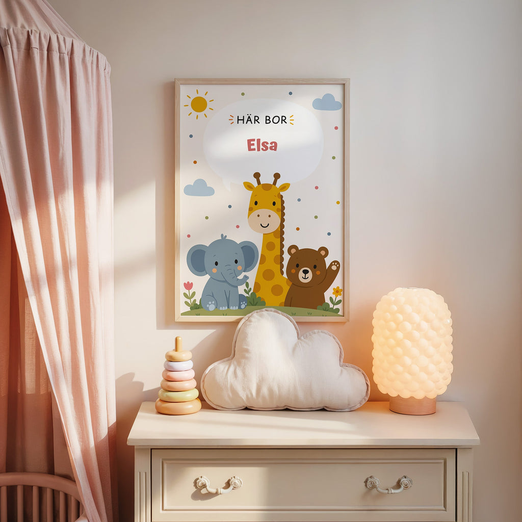 Personlig namnposter för barnrum | Här bor poster